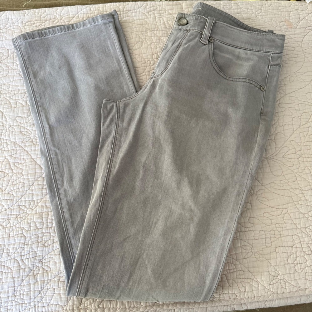 Elie Tahari Adena Straight Jeans Womens 10 Gray Mid Rise Relaxed Quiet Luxury